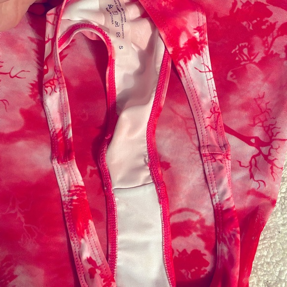 Bathing suits cover and matching bottoms - Picture 2 of 3